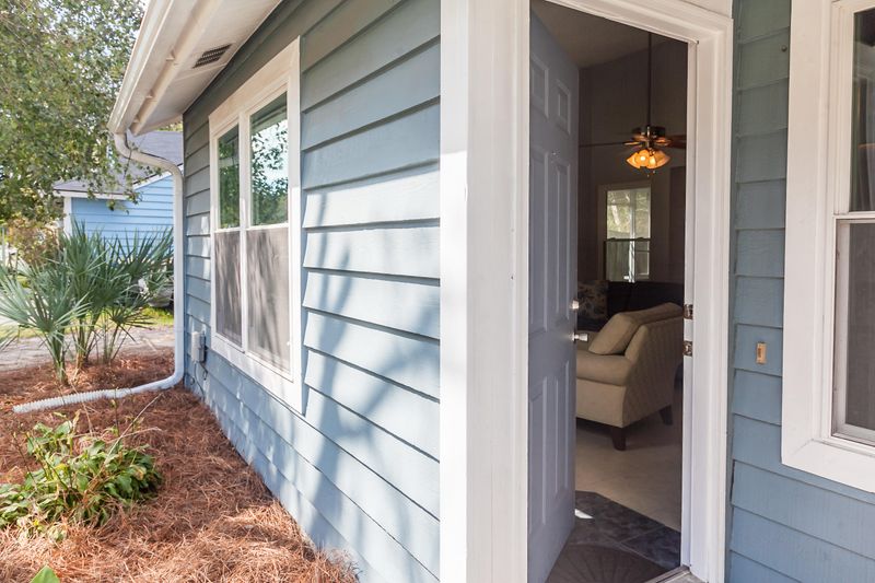 1057 Oakcrest Dr, Charleston, SC 29412