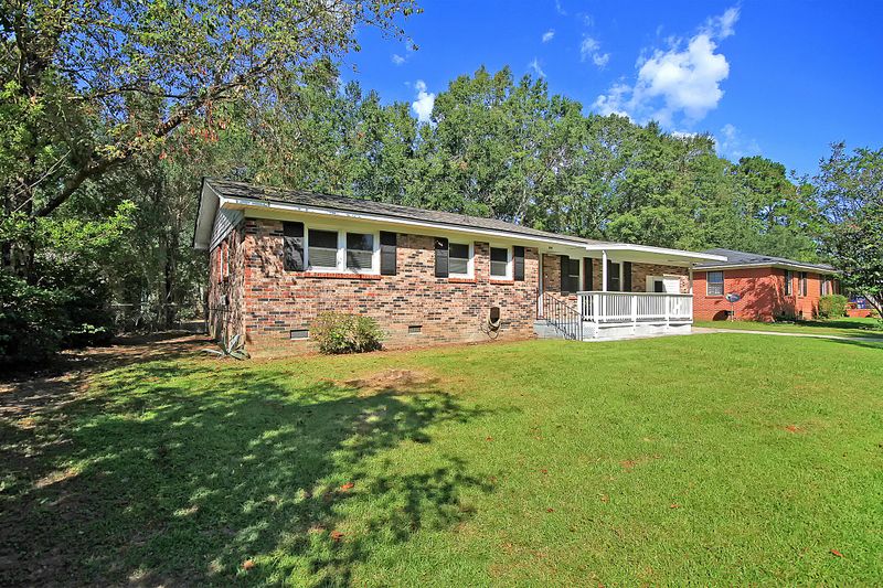 309 Oxford Rd, Ladson, SC 29456
