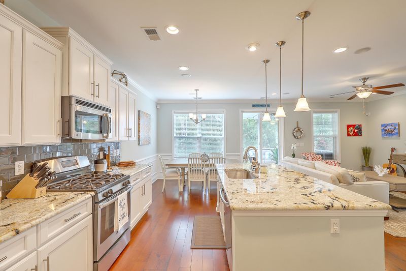 2145 Oyster Reef Ln, Mount Pleasant, SC 29466