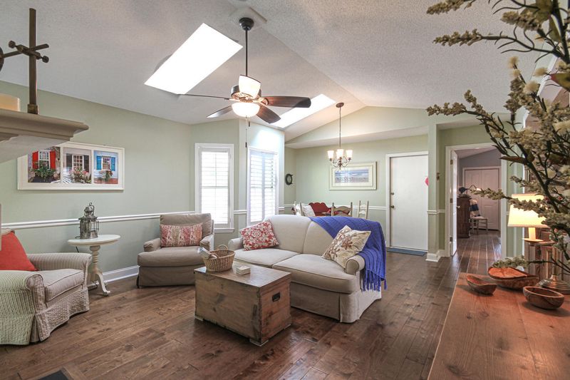 1273 Llewellyn Rd, Mount Pleasant, SC 29464