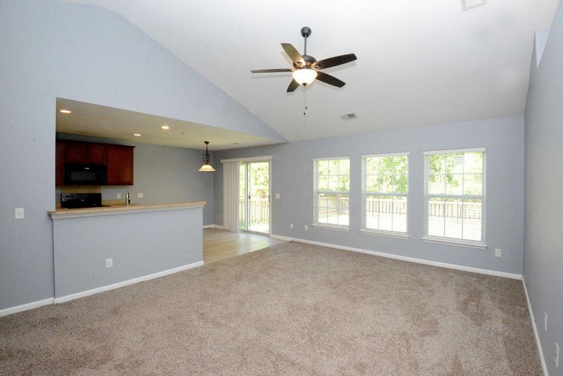 242 Avonshire Dr, Summerville, SC 29483