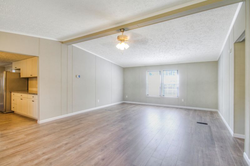 241 W Medina St, Summerville, SC 29483