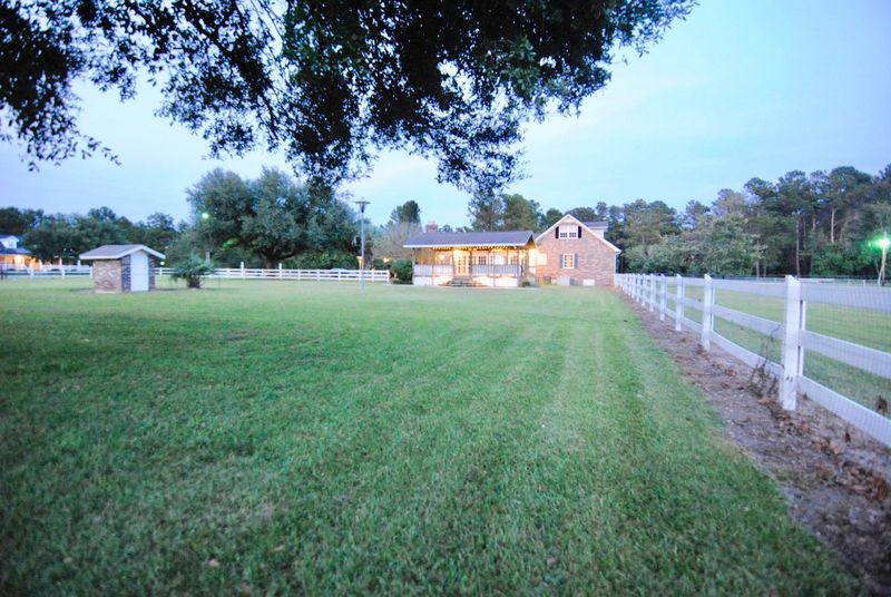 465 Rainbow Acres Dr, Moncks Corner, SC 29461
