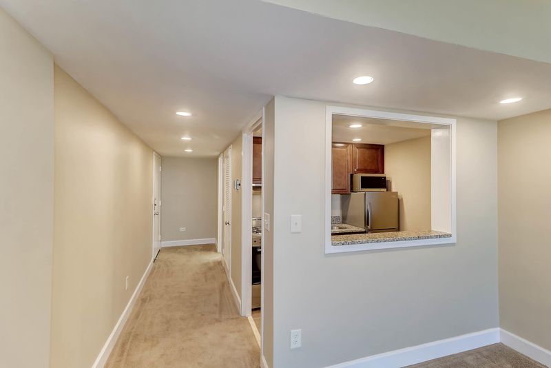 14 Lockwood Dr #11-L, Charleston, SC 29401