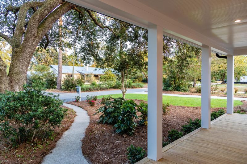 956 Lakeview Dr, Mount Pleasant, SC 29464