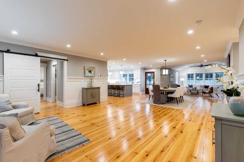 956 Lakeview Dr, Mount Pleasant, SC 29464