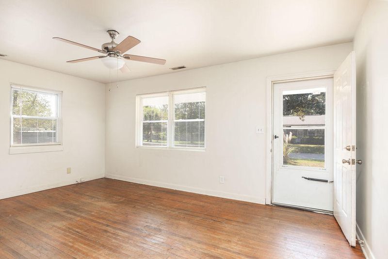 1744 Gilbert St, Charleston, SC 29412