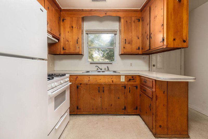 1744 Gilbert St, Charleston, SC 29412