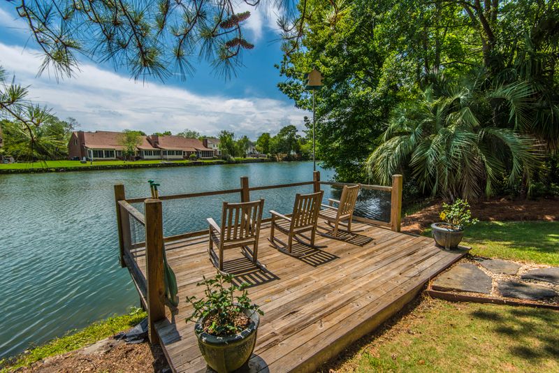 212 Lakeview Dr, Summerville, SC 29485