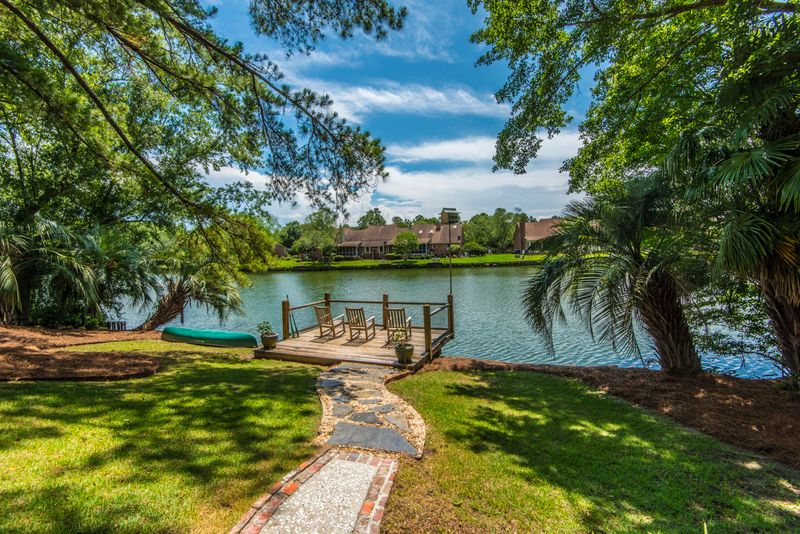 212 Lakeview Dr, Summerville, SC 29485