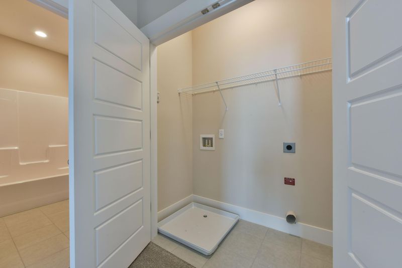 369 Oak Park St, Summerville, SC 29486