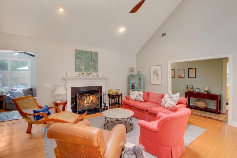 692 Blue Heron Rn, Mount Pleasant, SC 29464