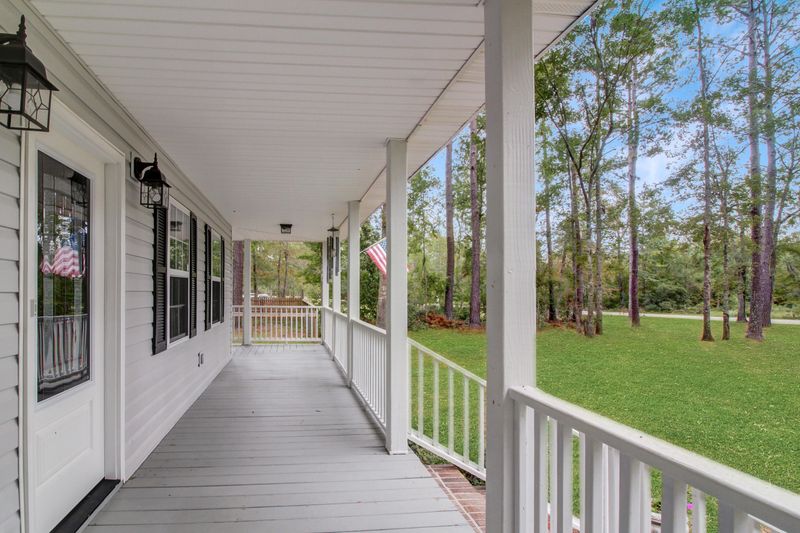 6194 Hyde Park Rd, Ravenel, SC 29470