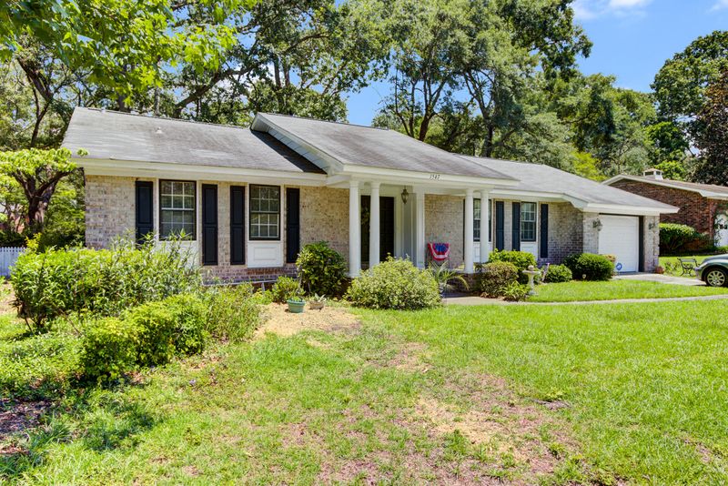1547 N Pinebark Ln, Charleston, SC 29407