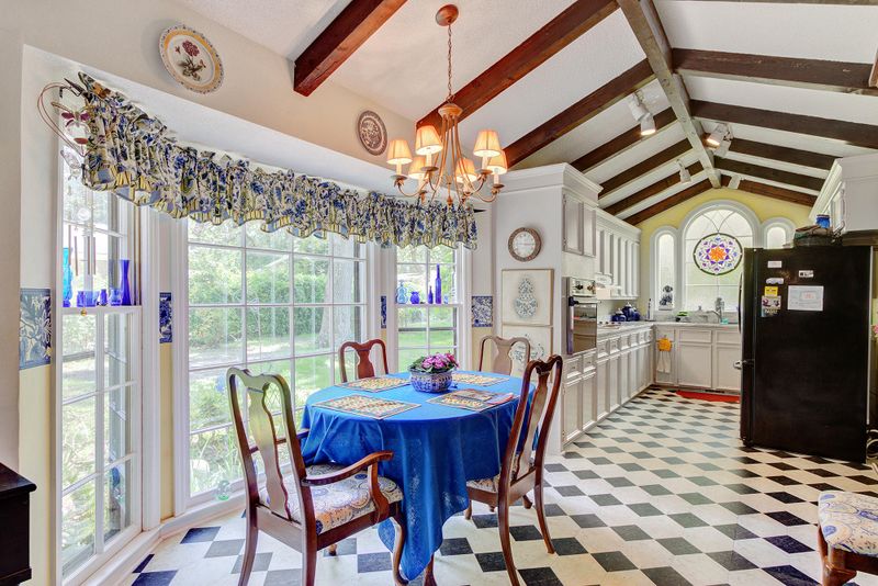 1547 N Pinebark Ln, Charleston, SC 29407