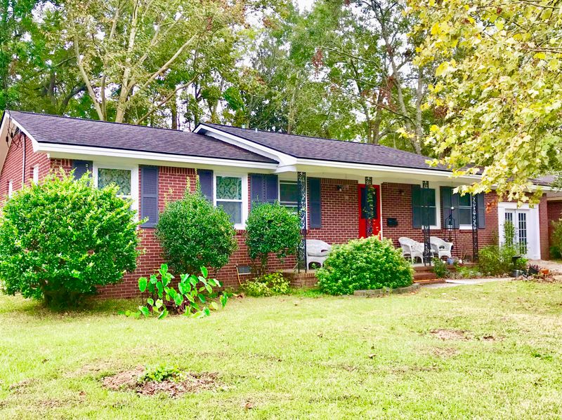 1247 Woodside Dr, Hanahan, SC 29410