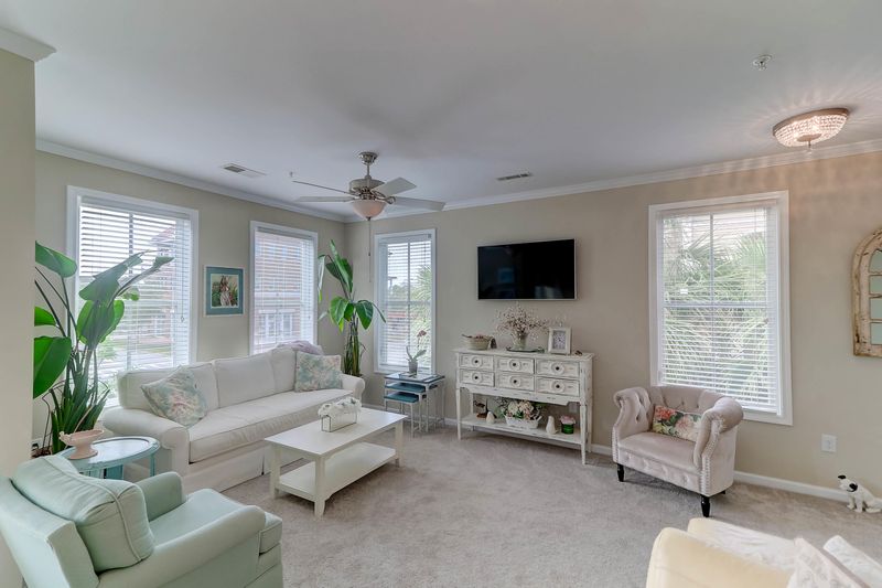 250 Seven Farms Dr #203, Charleston, SC 29492