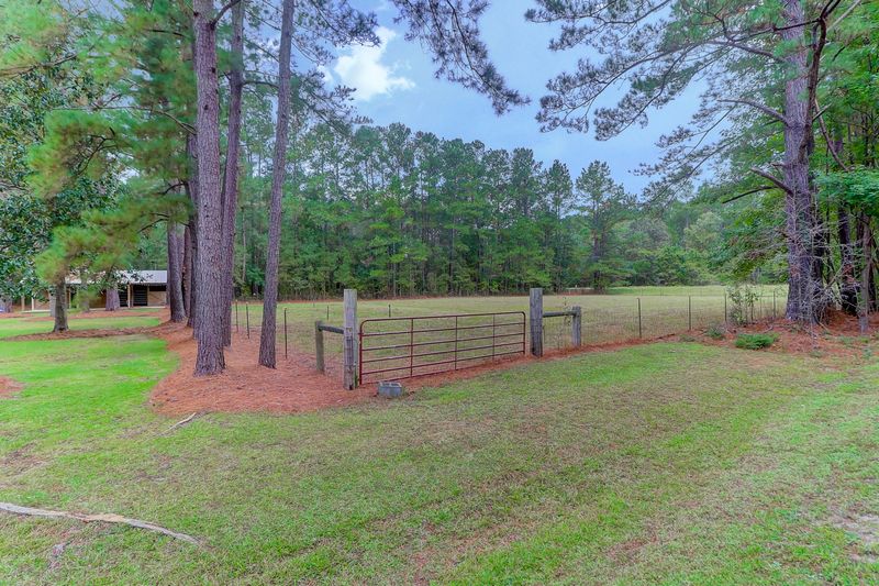 1012 Beaver Dam Rd, Bonneau, SC 29431