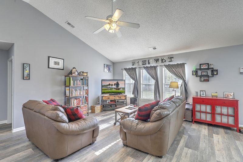 213 Delafield Dr, Summerville, SC 29483