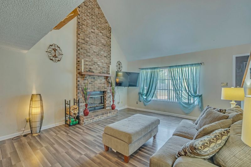 513 Laurel Ridge Rd, Charleston, SC 29418
