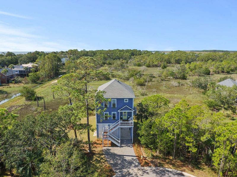423 W Hudson Ave, Folly Beach, SC 29439