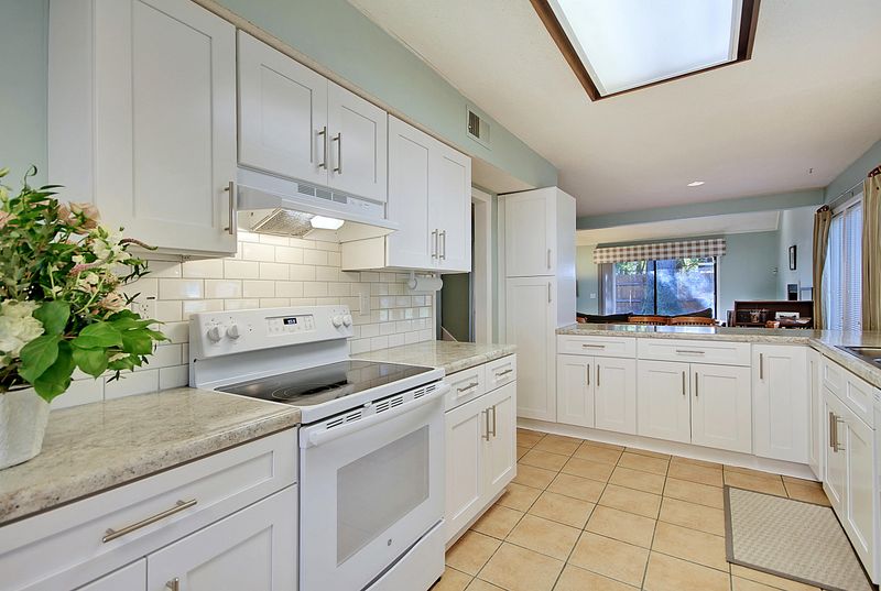 102 Chattum Ct, Summerville, SC 29485