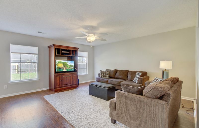 532 Beverly Dr, Summerville, SC 29485