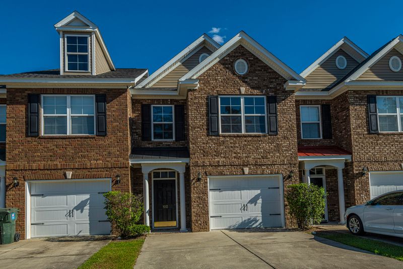 102 Lamplighter Ln, Summerville, SC 29485