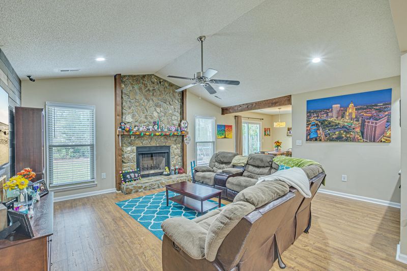 106 Coachman Ln, Summerville, SC 29486