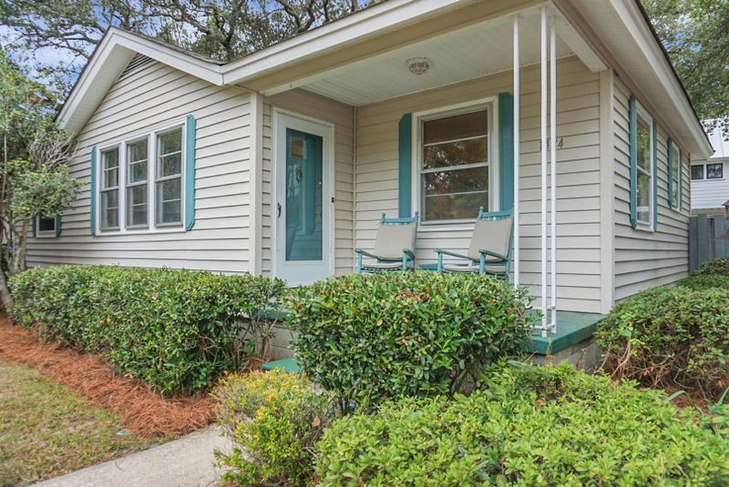 1424 Moultrie St, Mount Pleasant, SC 29464