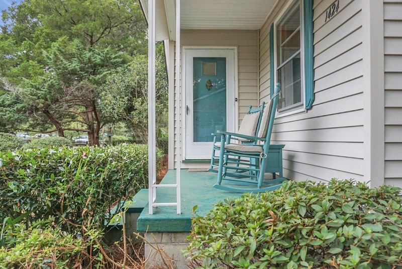 1424 Moultrie St, Mount Pleasant, SC 29464