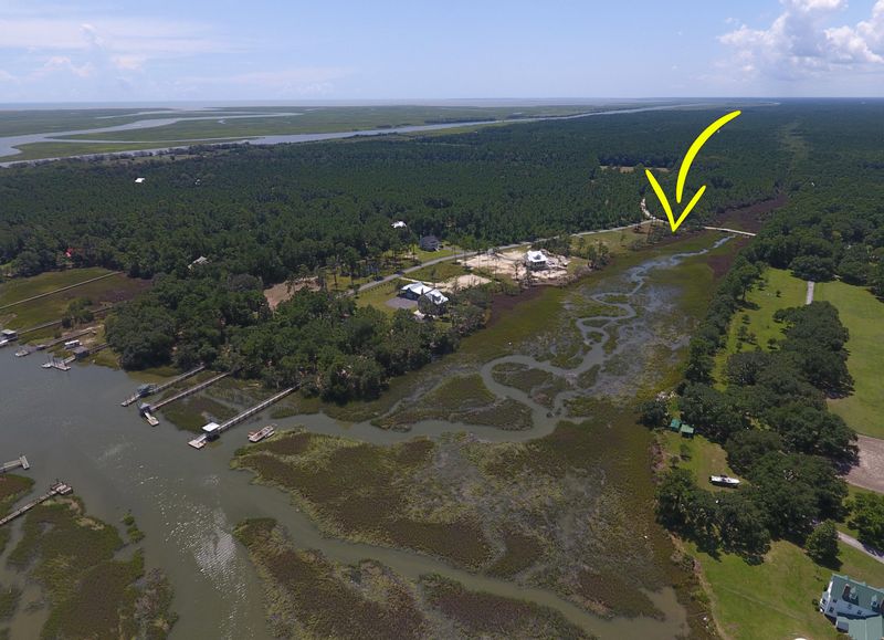 728 Broadmarsh Rd, Mcclellanville, SC 29458