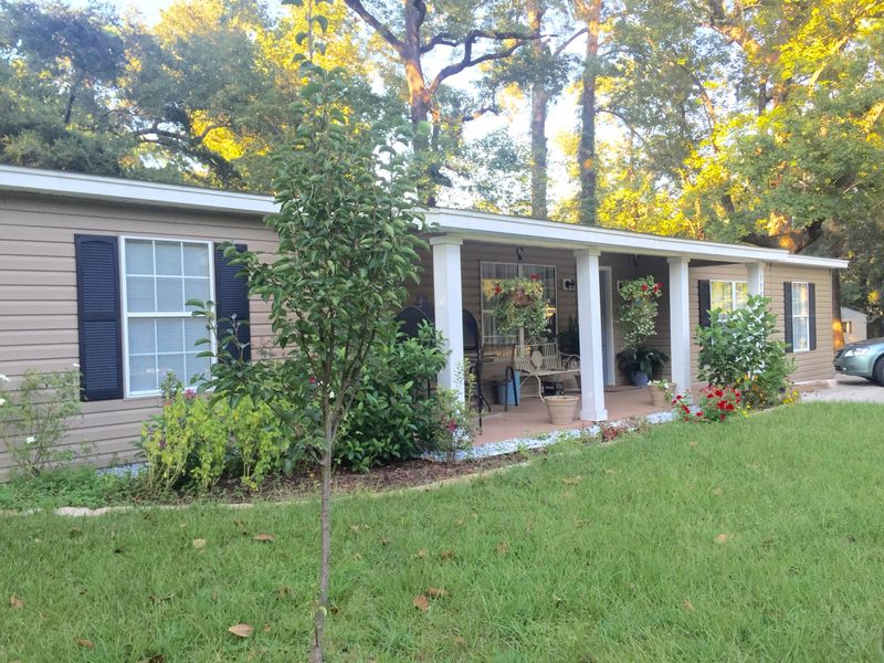 1702 W Robinhood Dr, Charleston, SC 29407