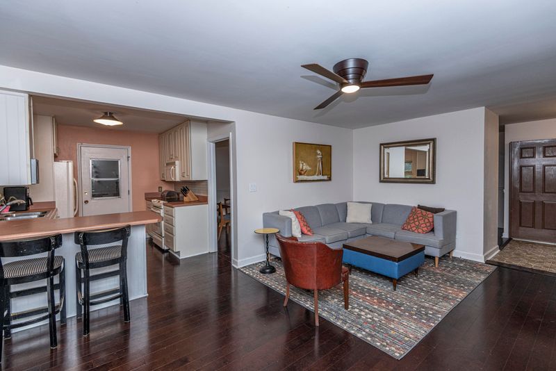 662 Oakfield Dr, Charleston, SC 29412
