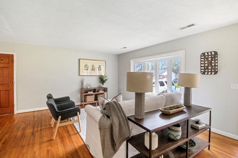 1113 Smithfield Pl, Hanahan, SC 29410