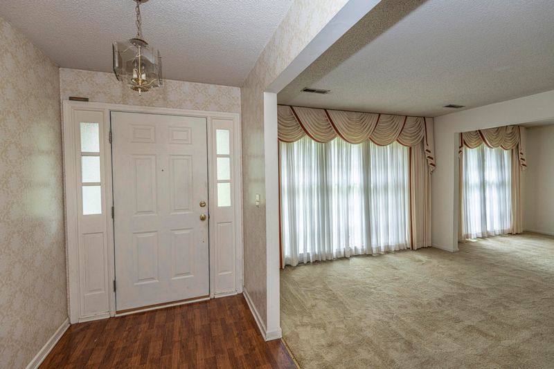 1034 Yeamans Hall Rd, Hanahan, SC 29410