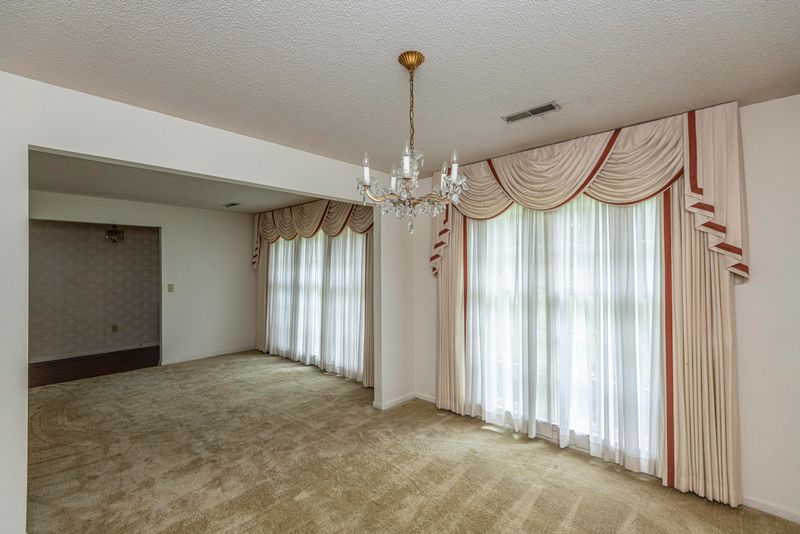 1034 Yeamans Hall Rd, Hanahan, SC 29410