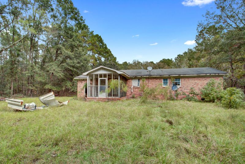 8269 Red House Rd, Edisto Island, SC 29438