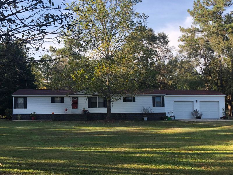 1279 Mail Route Rd, Bonneau, SC 29431
