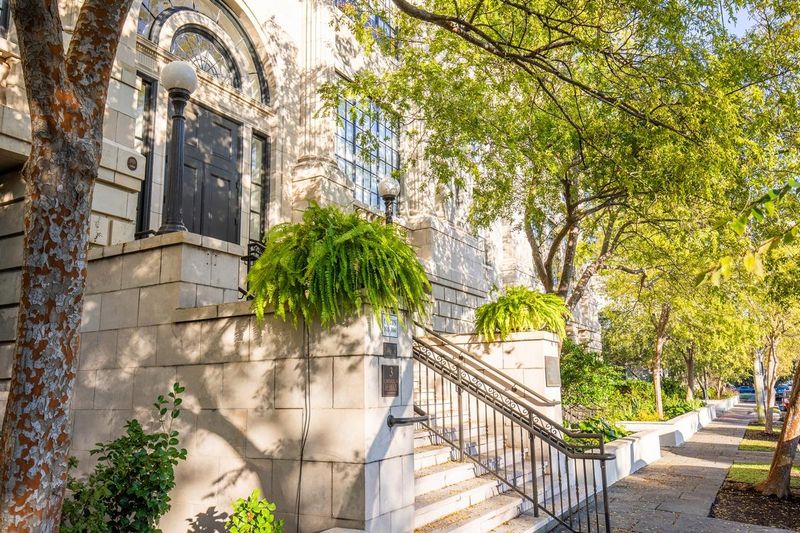 3 Chisolm St #301, Charleston, SC 29401