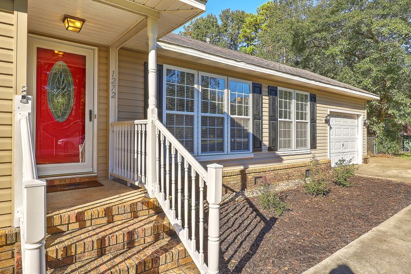 1272 Fort Dr, Hanahan, SC 29410