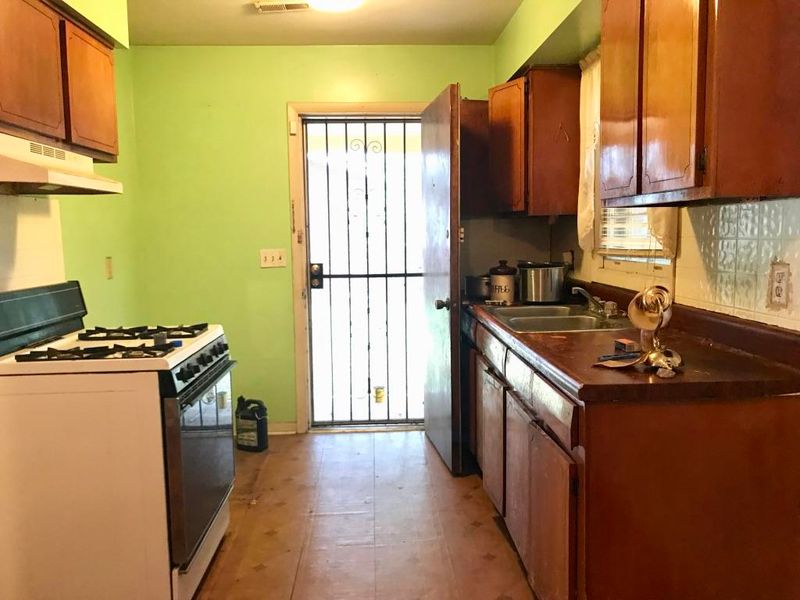 1348 Ashley Hall Rd, Charleston, SC 29407