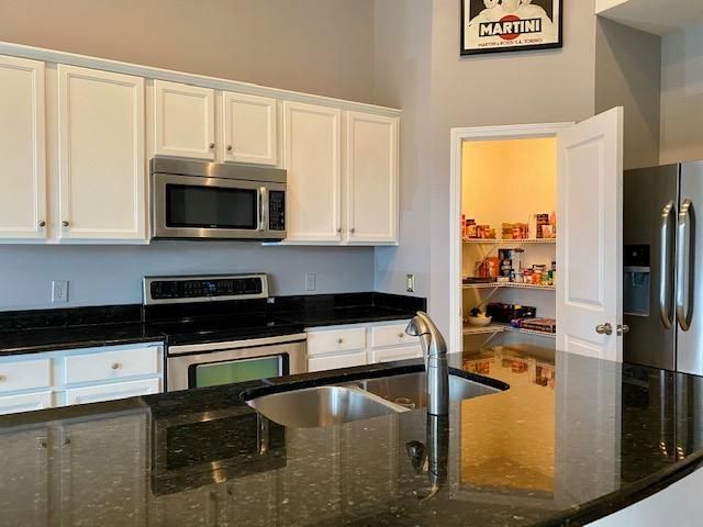 513 Flycatcher Dr, Goose Creek, SC 29445
