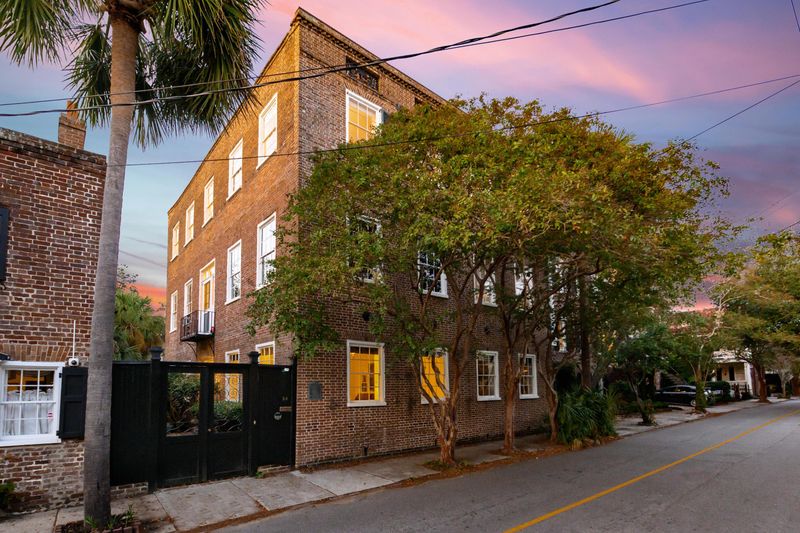 24 Wentworth St, Charleston, SC 29401