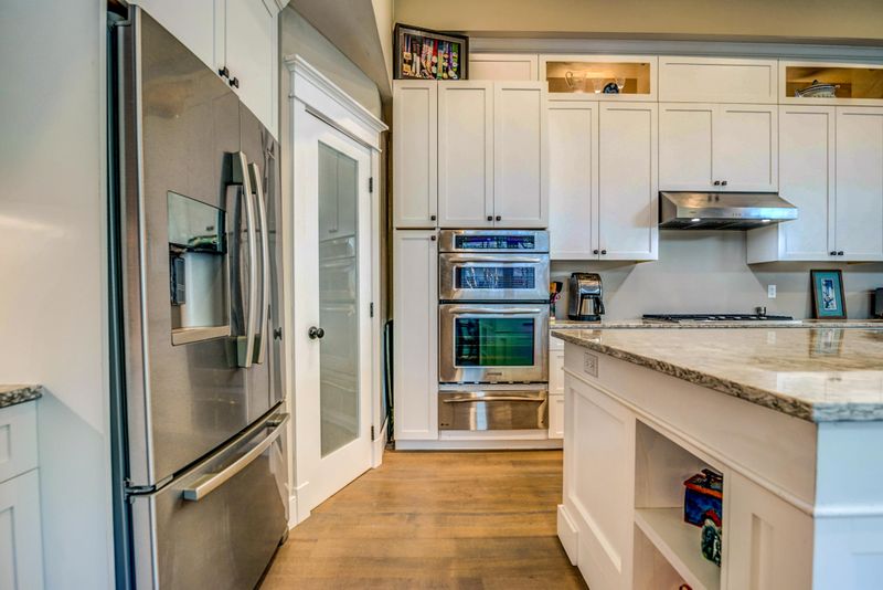 24 Yeadon Ave, Charleston, SC 29407