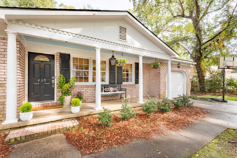 430 Longstreet Dr, Charleston, SC 29412