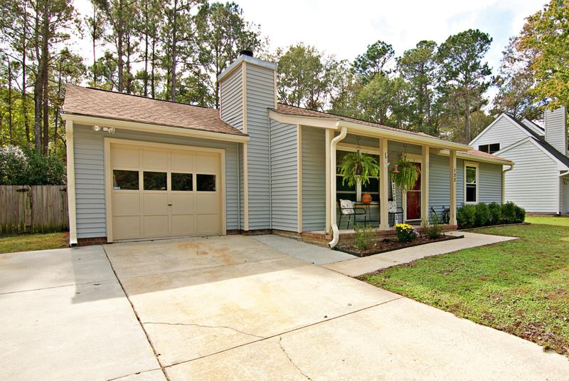 122 Bridgecreek Dr, Goose Creek, SC 29445