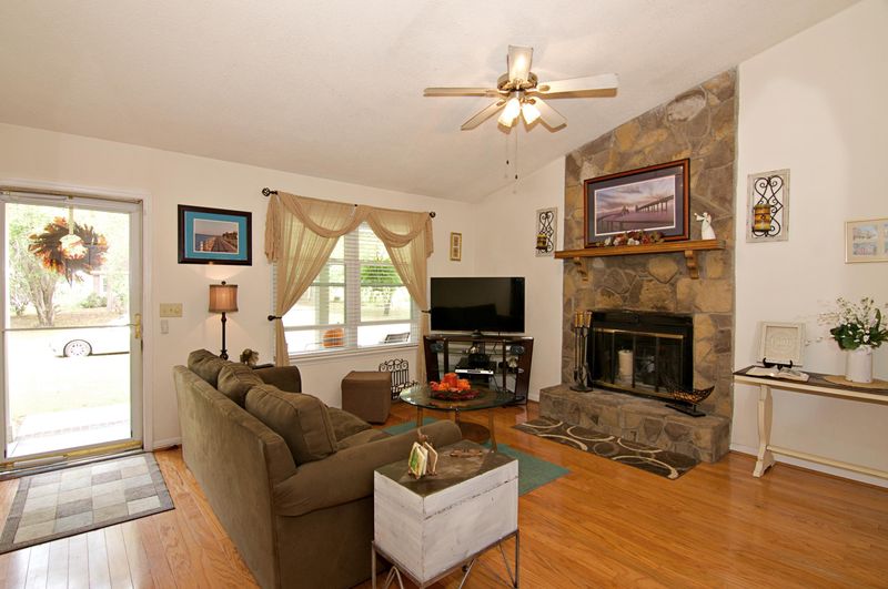 122 Bridgecreek Dr, Goose Creek, SC 29445