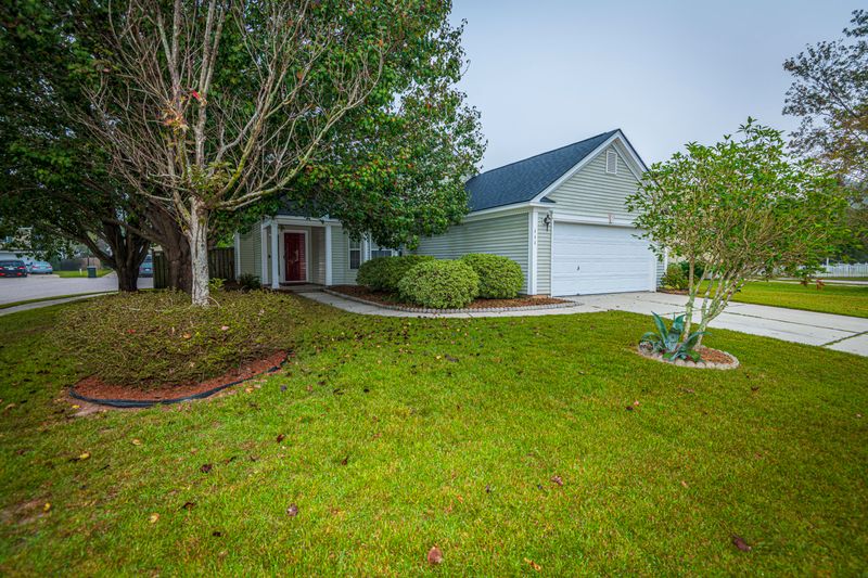 111 Rockdale Ln, Goose Creek, SC 29445
