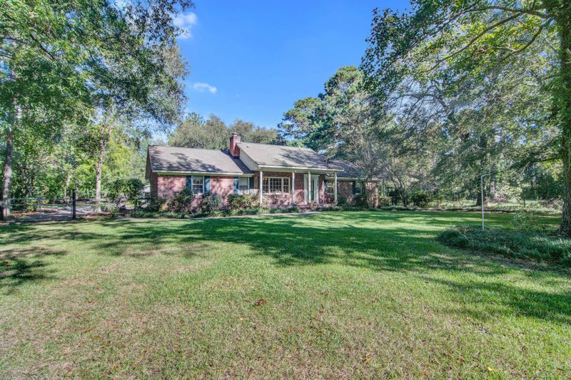 229 W Meadow Dr, Ridgeville, SC 29472